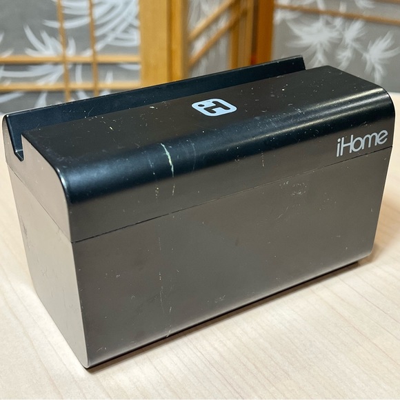 iHome IK8 Rechargeable Portable Speakers with Travel Case for Kindle Fire - Picture 5 of 14